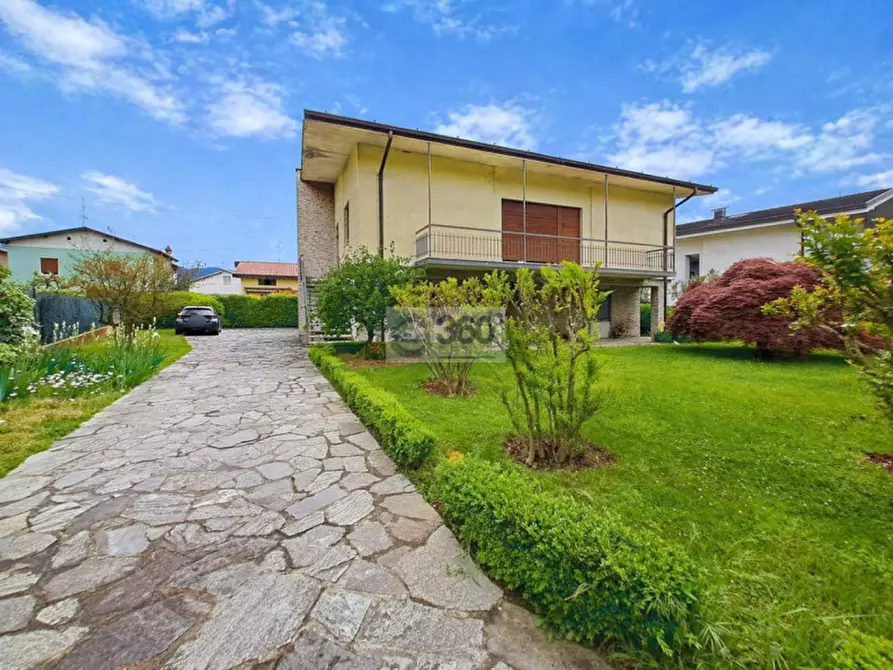 Immagine 1 di Villa in vendita  in Vial Europa a Passirano