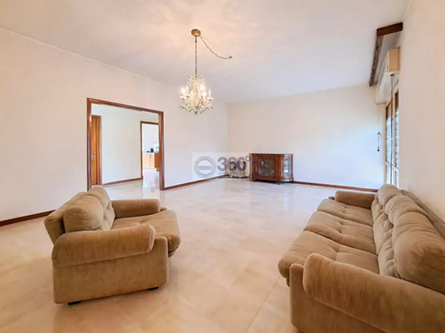 Immagine 3 di Villa in vendita  in Vial Europa a Passirano