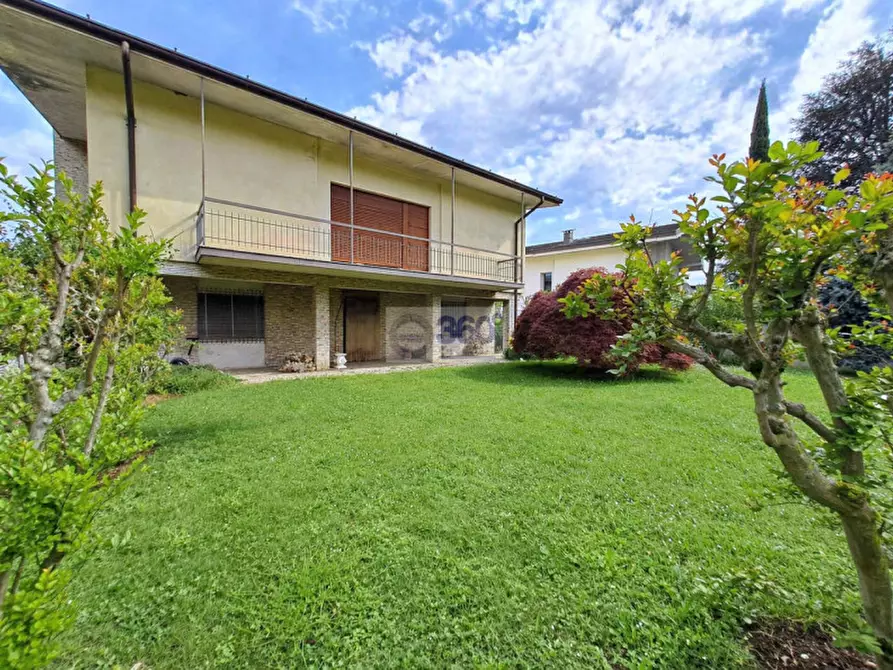 Immagine 17 di Villa in vendita  in Vial Europa a Passirano