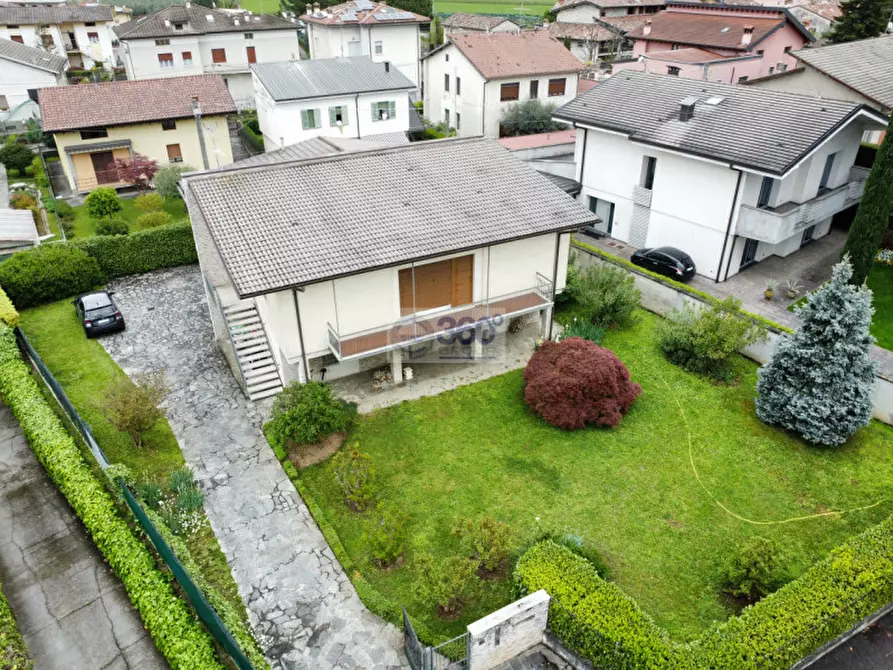 Immagine 20 di Villa in vendita  in Vial Europa a Passirano