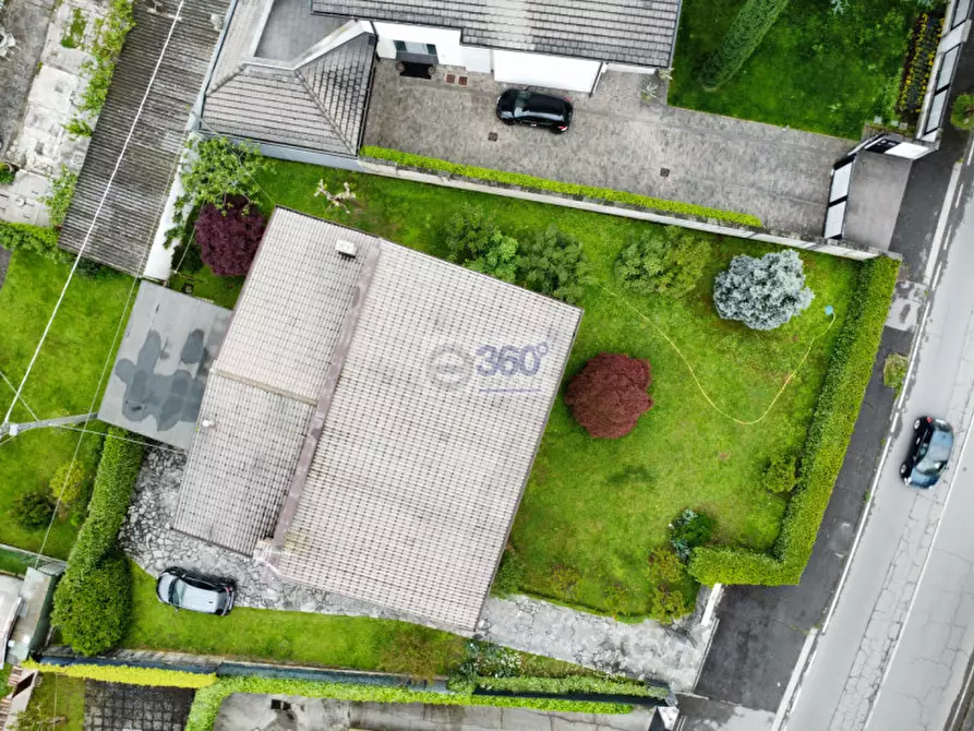 Immagine 21 di Villa in vendita  in Vial Europa a Passirano