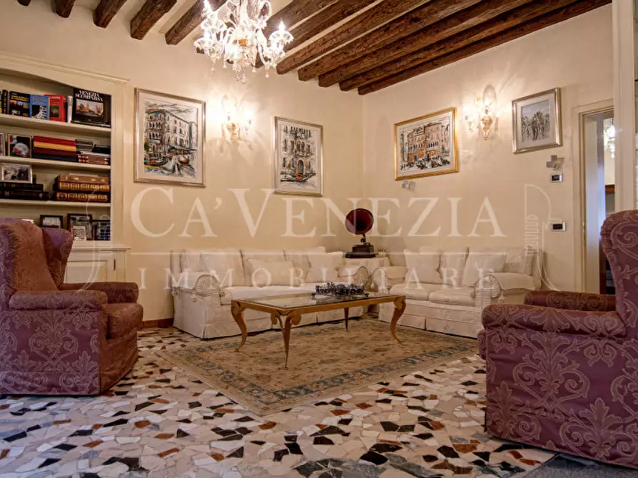 Immagine 5 di Appartamento in vendita  in Riva degli Schiavoni a Venezia