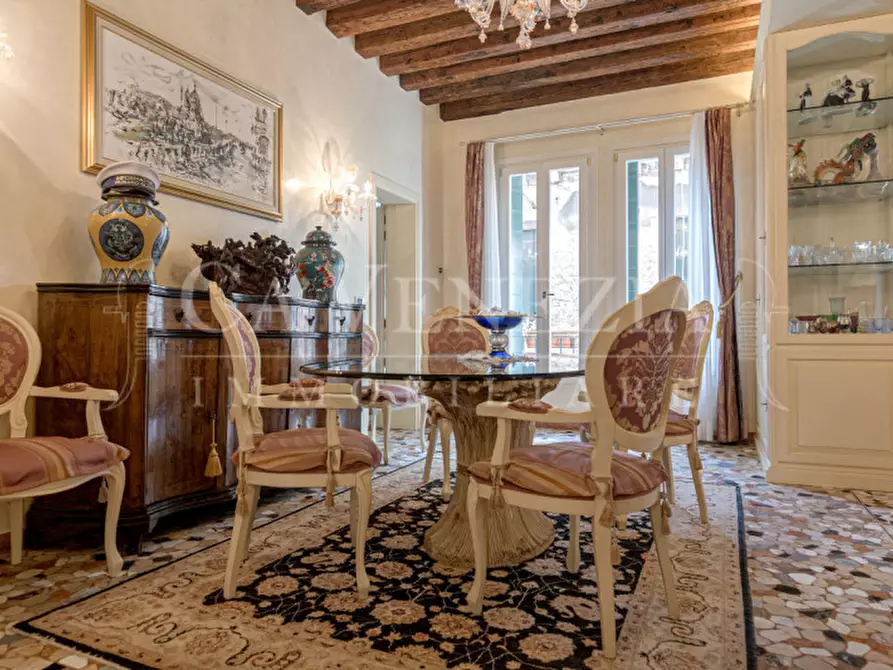 Immagine 6 di Appartamento in vendita  in Riva degli Schiavoni a Venezia
