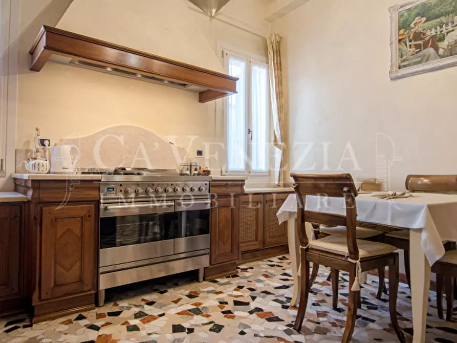 Immagine 9 di Appartamento in vendita  in Riva degli Schiavoni a Venezia