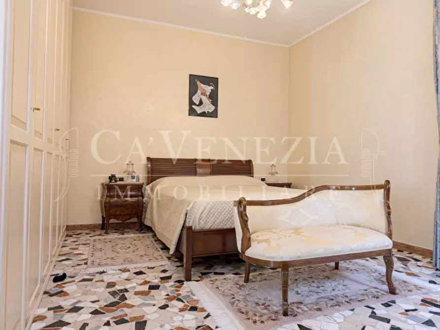 Immagine 15 di Appartamento in vendita  in Riva degli Schiavoni a Venezia