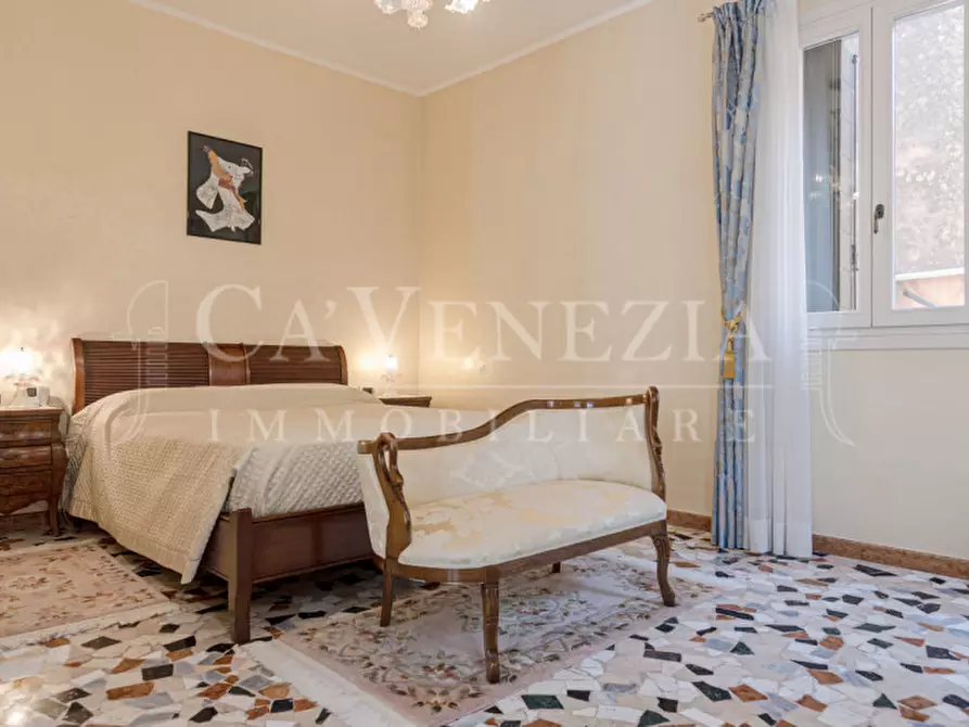 Immagine 17 di Appartamento in vendita  in Riva degli Schiavoni a Venezia