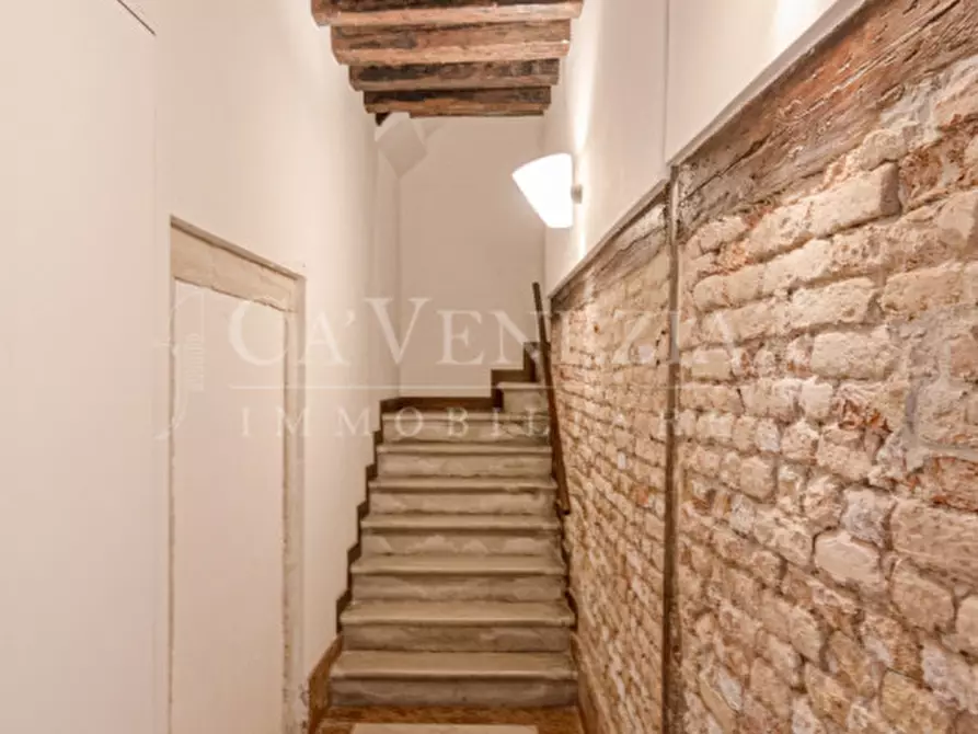Immagine 25 di Appartamento in vendita  in Riva degli Schiavoni a Venezia