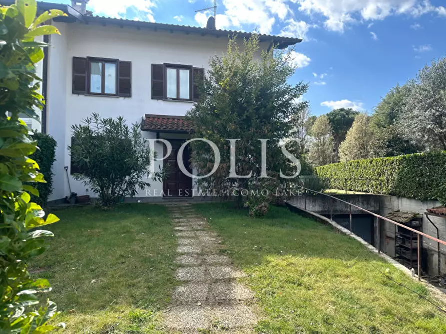 Immagine 3 di Villa in vendita  a Capiago Intimiano