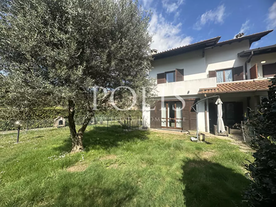 Immagine 5 di Villa in vendita  a Capiago Intimiano