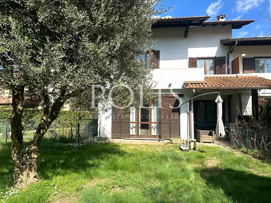 Immagine 6 di Villa in vendita  a Capiago Intimiano