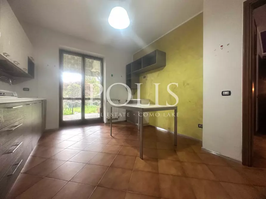 Immagine 14 di Villa in vendita  a Capiago Intimiano