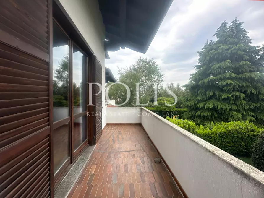Immagine 17 di Villa in vendita  a Capiago Intimiano