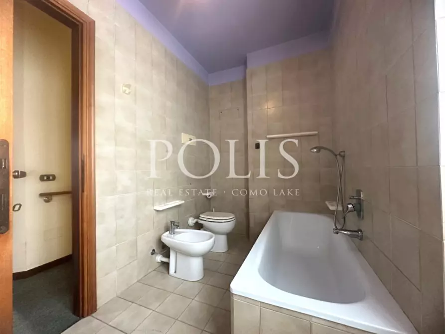 Immagine 20 di Villa in vendita  a Capiago Intimiano