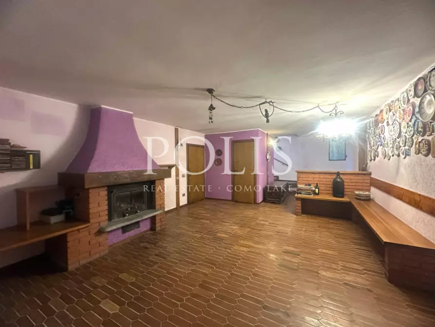 Immagine 21 di Villa in vendita  a Capiago Intimiano