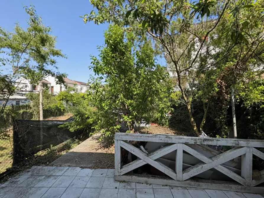 Immagine 1 di Casa indipendente in vendita  in Strada del Pasubio a Vicenza