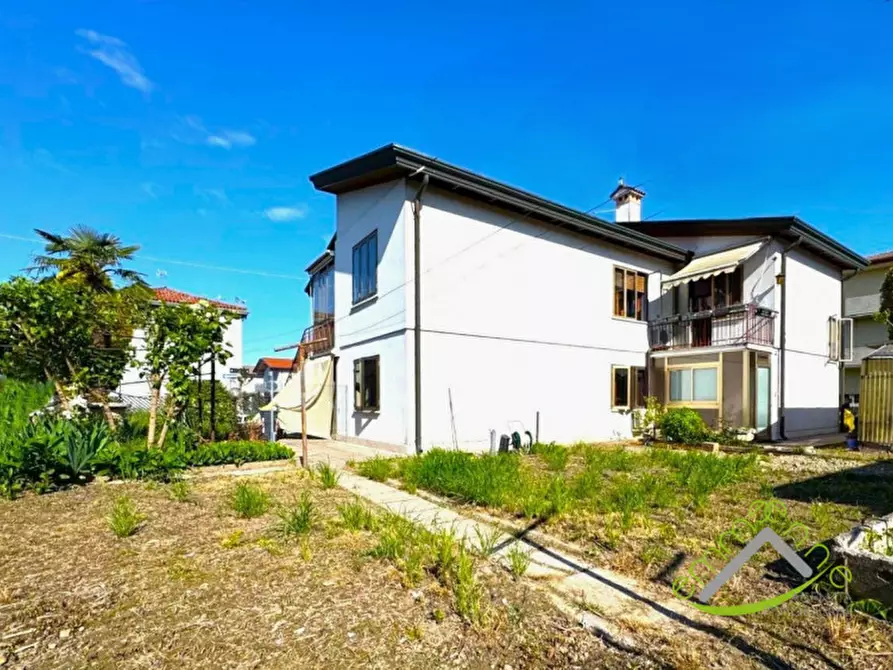 Immagine 1 di Casa bifamiliare in vendita  in Via Cesare Battisti a Mira