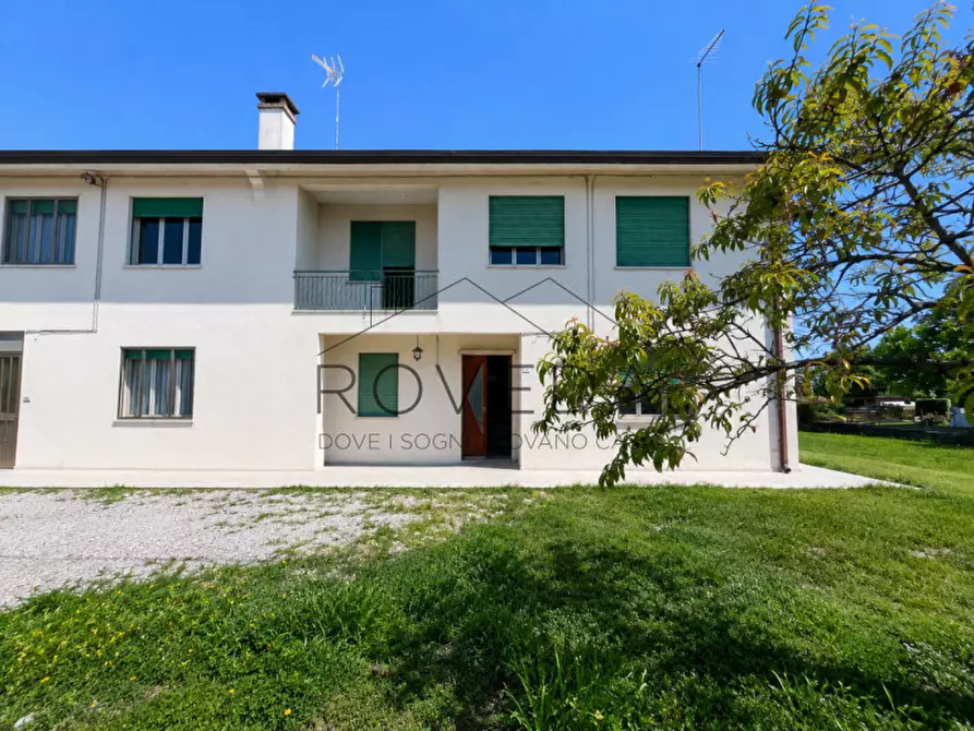 Immagine 2 di Casa bifamiliare in vendita  in Via Santi a Casier