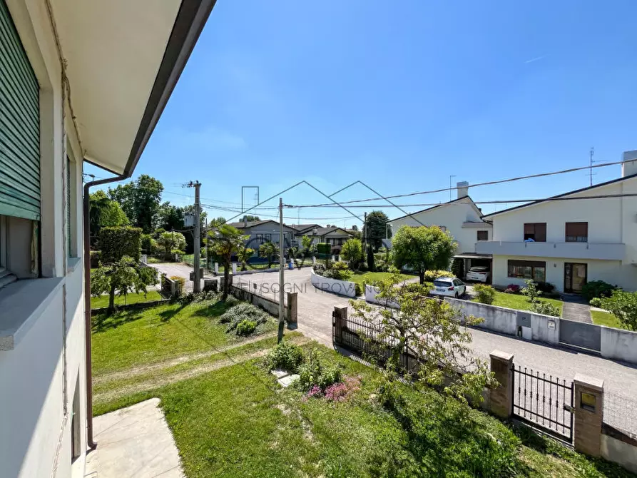 Immagine 3 di Casa bifamiliare in vendita  in Via Santi a Casier