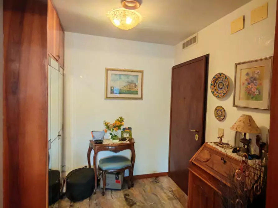 Immagine 6 di Appartamento in vendita  in Rio della Sensa a Venezia