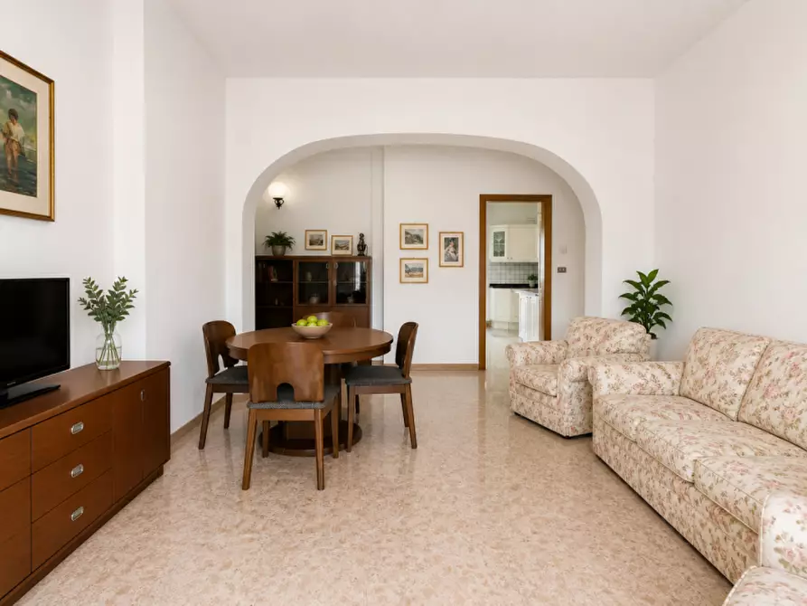 Immagine 5 di Appartamento in vendita  a Senigallia