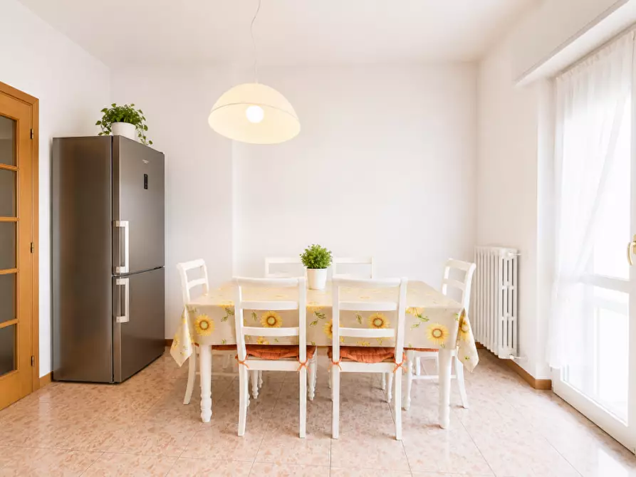 Immagine 11 di Appartamento in vendita  a Senigallia