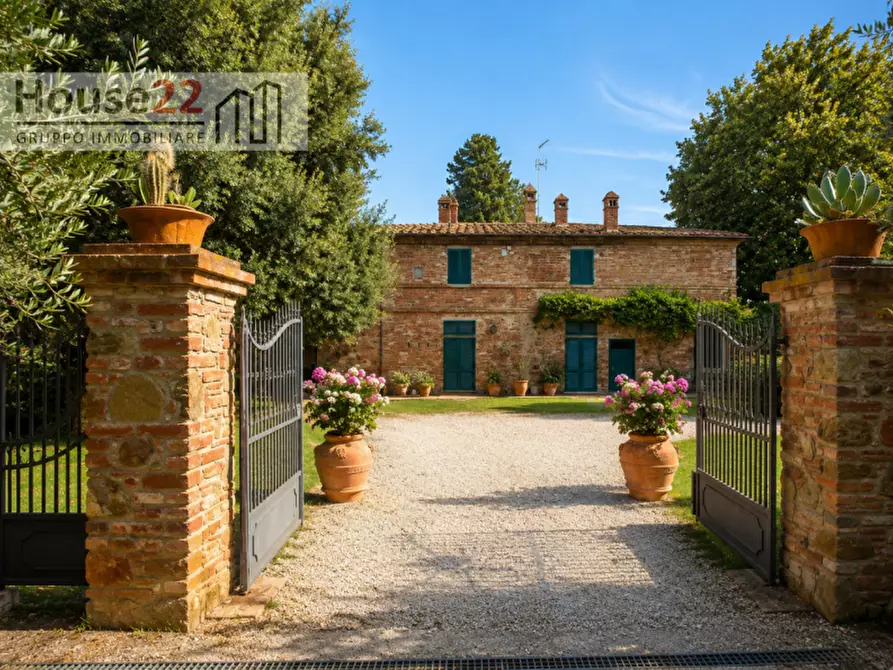 Immagine 1 di Villa in vendita  a Arezzo