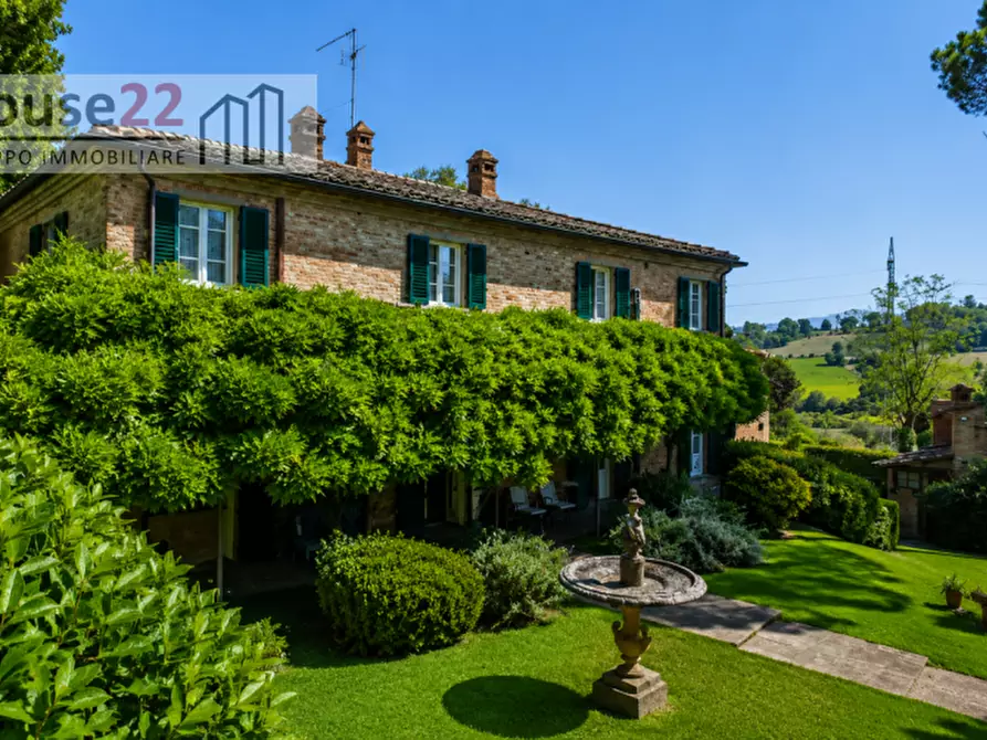 Immagine 2 di Villa in vendita  a Arezzo