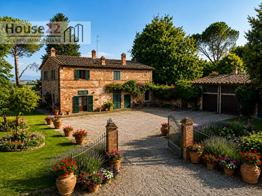 Immagine 4 di Villa in vendita  a Arezzo