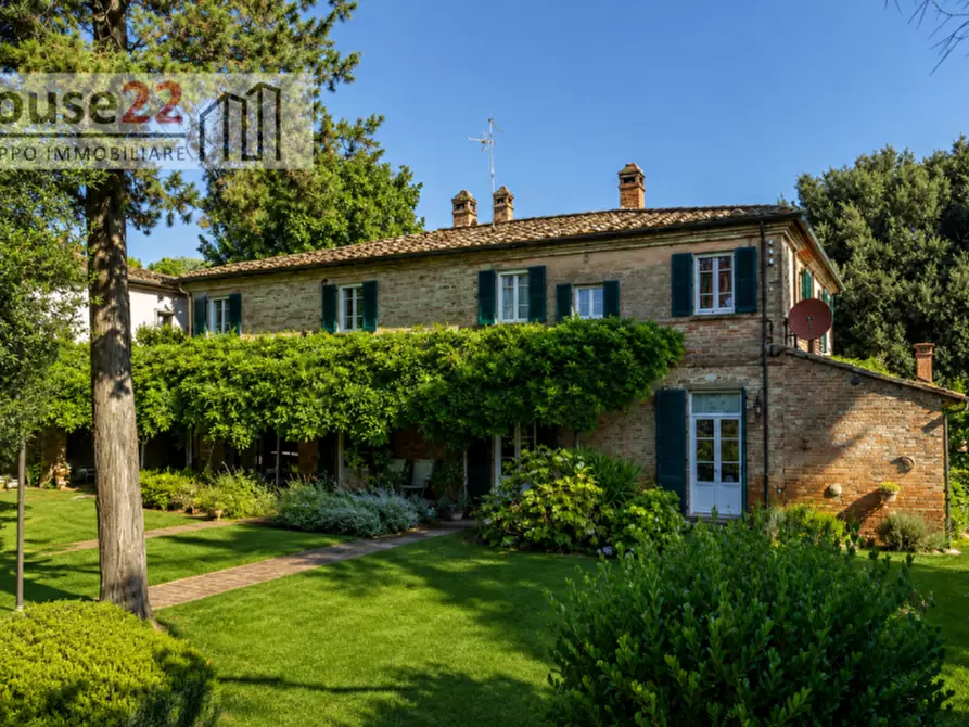 Immagine 5 di Villa in vendita  a Arezzo