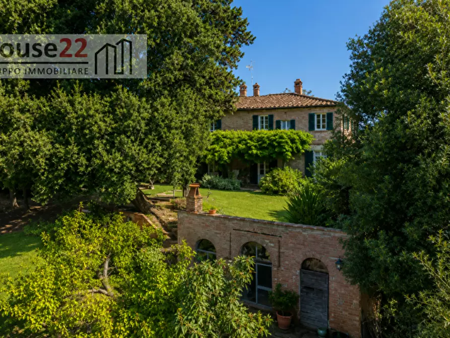 Immagine 6 di Villa in vendita  a Arezzo