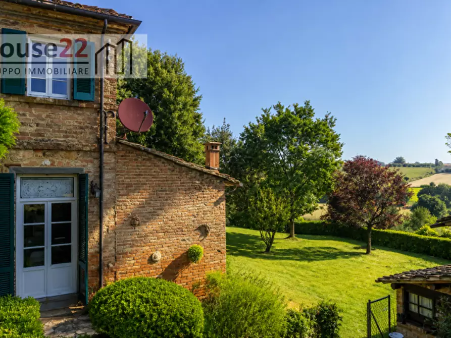 Immagine 8 di Villa in vendita  a Arezzo
