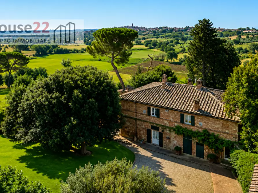 Immagine 10 di Villa in vendita  a Arezzo