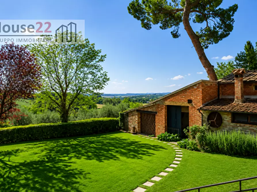Immagine 11 di Villa in vendita  a Arezzo