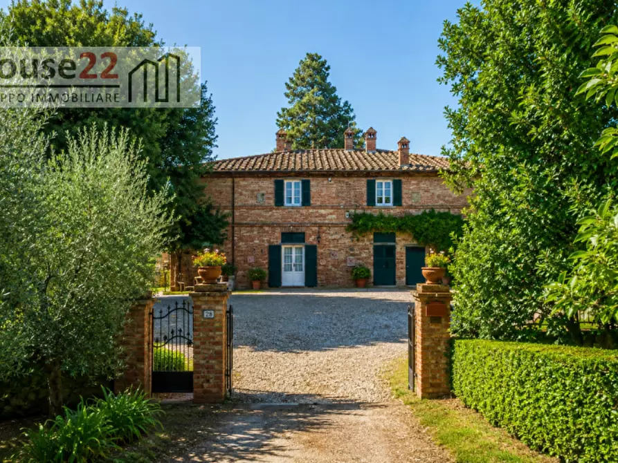 Immagine 12 di Villa in vendita  a Arezzo