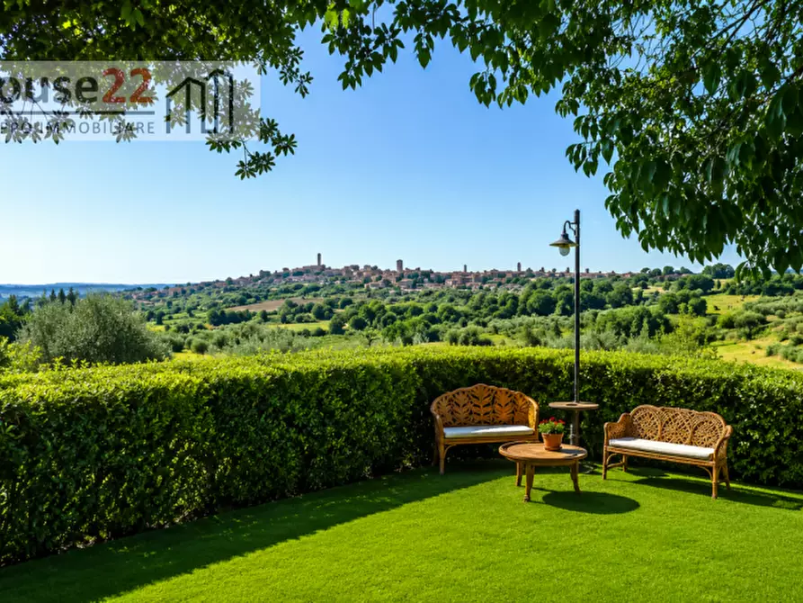 Immagine 13 di Villa in vendita  a Arezzo