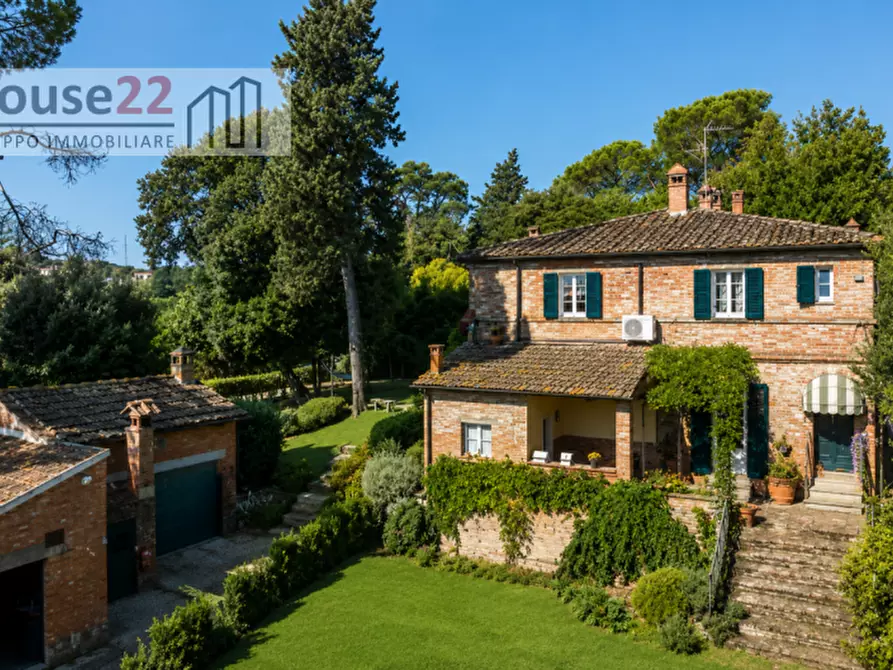 Immagine 15 di Villa in vendita  a Arezzo