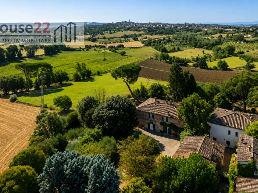 Immagine 18 di Villa in vendita  a Arezzo