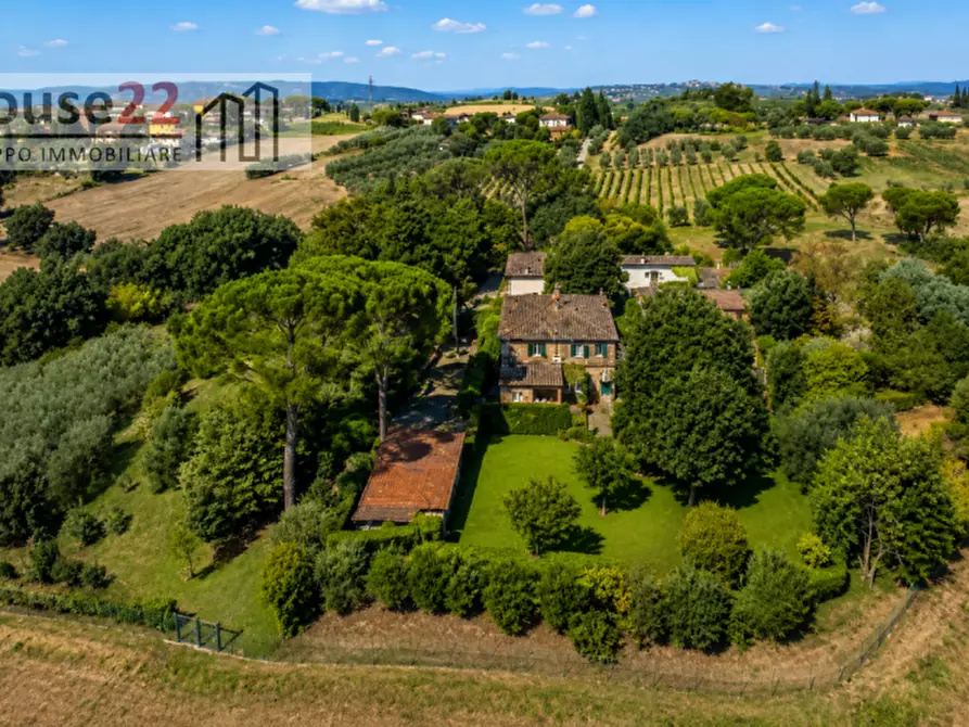 Immagine 19 di Villa in vendita  a Arezzo