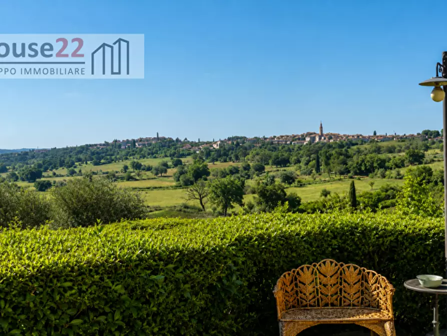 Immagine 21 di Villa in vendita  a Arezzo
