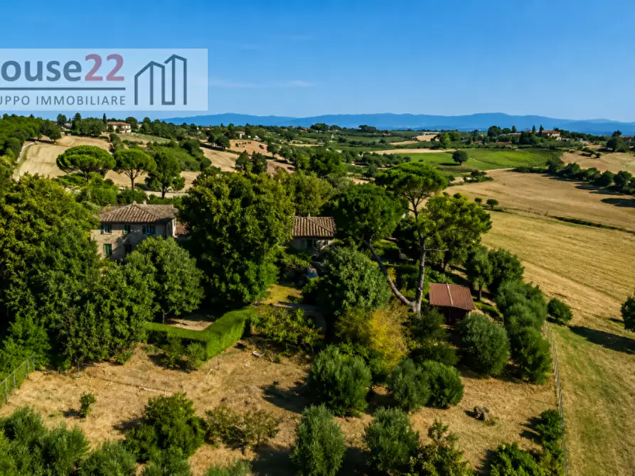 Immagine 23 di Villa in vendita  a Arezzo