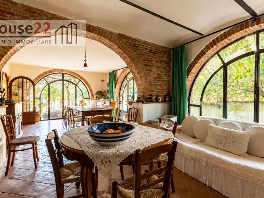 Immagine 27 di Villa in vendita  a Arezzo