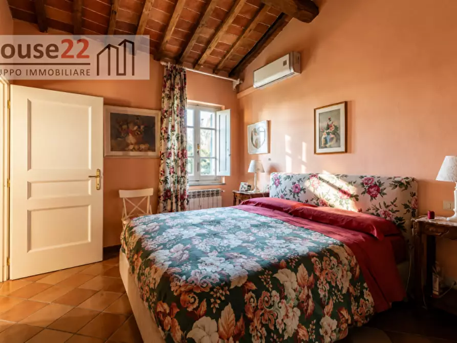 Immagine 39 di Villa in vendita  a Arezzo