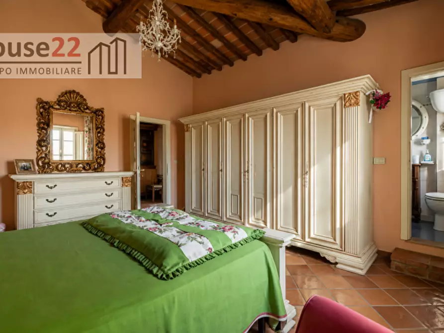 Immagine 41 di Villa in vendita  a Arezzo