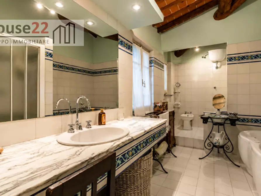 Immagine 43 di Villa in vendita  a Arezzo
