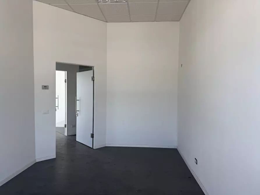 Immagine 4 di Ufficio in vendita  in Via dell'Ora del Garda a Trento