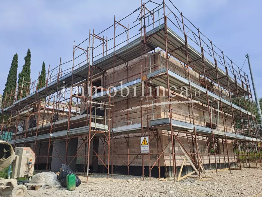Immagine 1 di Villa in vendita  in via danzie a Affi