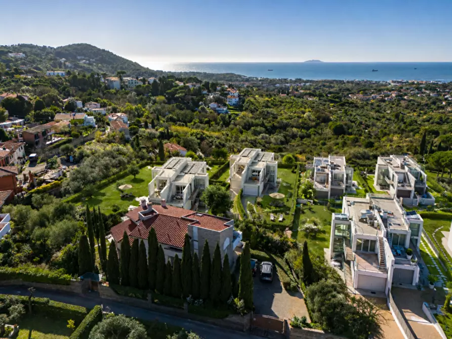 Immagine 6 di Villa in vendita  in VIA DEL VIPERAIO 10 a Livorno