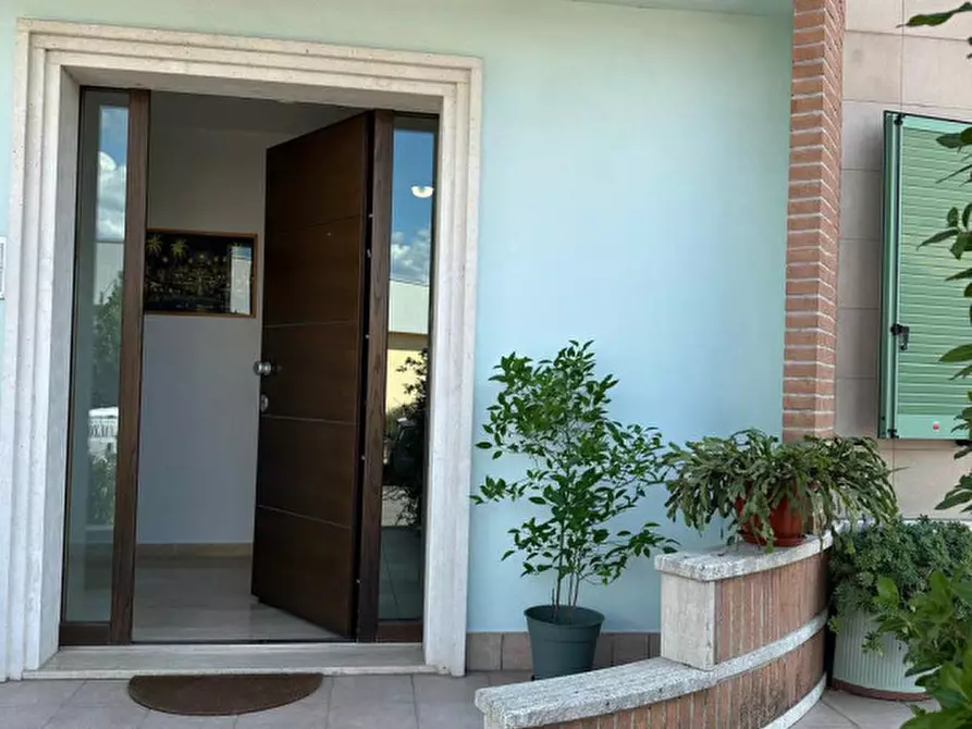 Immagine 14 di Appartamento in vendita  in Via Polverigi a Castiglione Del Lago