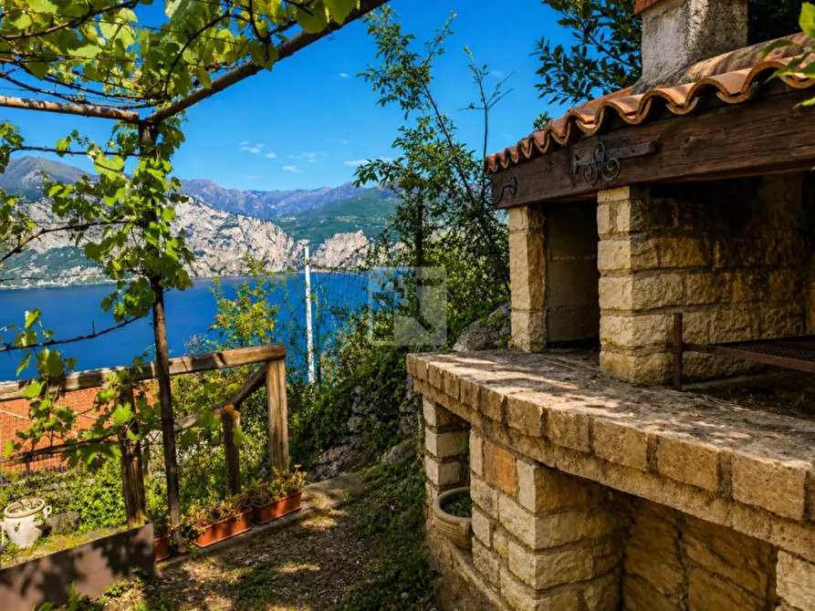 Immagine 5 di Terreno in vendita  in Via Ugo Foscolo a Brenzone
