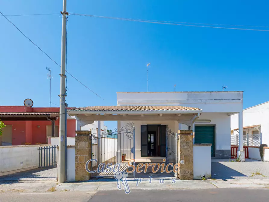 Immagine 1 di Villa in vendita  in Via Rizzo a Racale